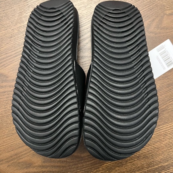 Nike - Picture 3 of 4